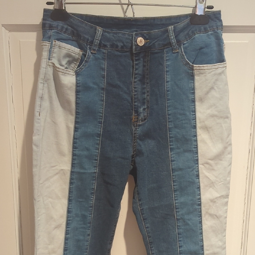 Chic Two-Tone Women's Flare Jeans